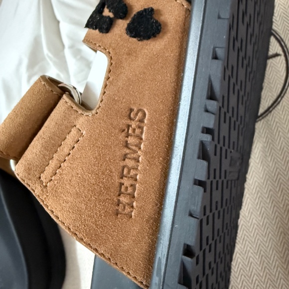 New HERMES CHYPRE WOMEN SANDALS Brown Suede Brun Fumé / Noir Leopard SIZE 37/ 7 - Picture 4 of 7